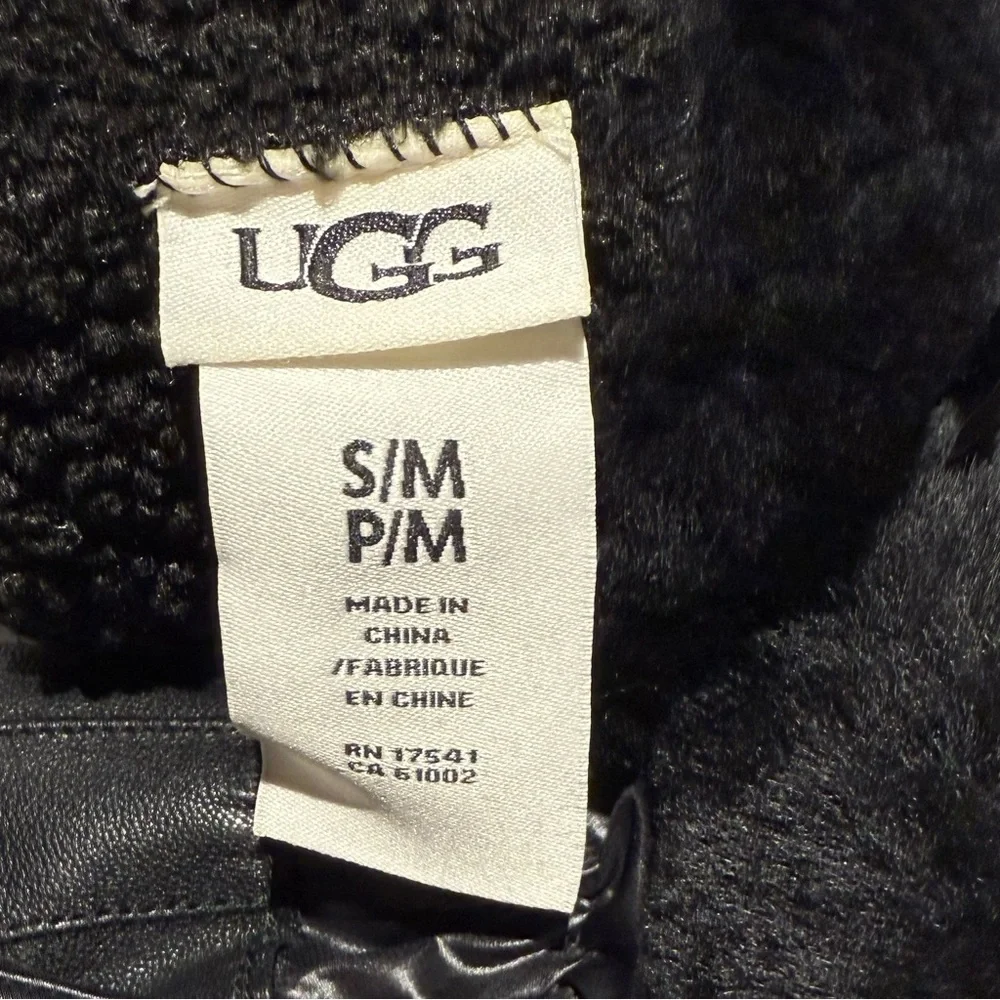 UGG Black Quilted Touchscreen Leather Gloves NWT